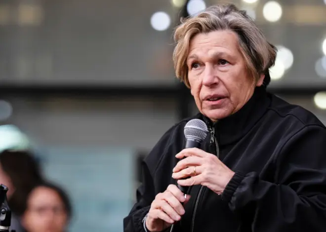 Teachers union president calls for limits on AI and screen time in schools