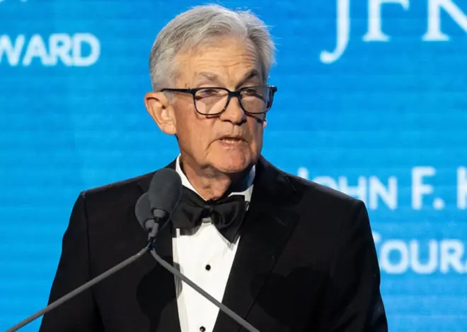 Powell warns that politicizing the Federal Reserve would cost public trust