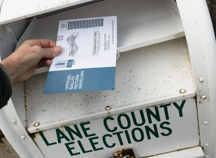 Supreme Court allows states to count mail-in ballots that arrive late, rejecting RNC challenge