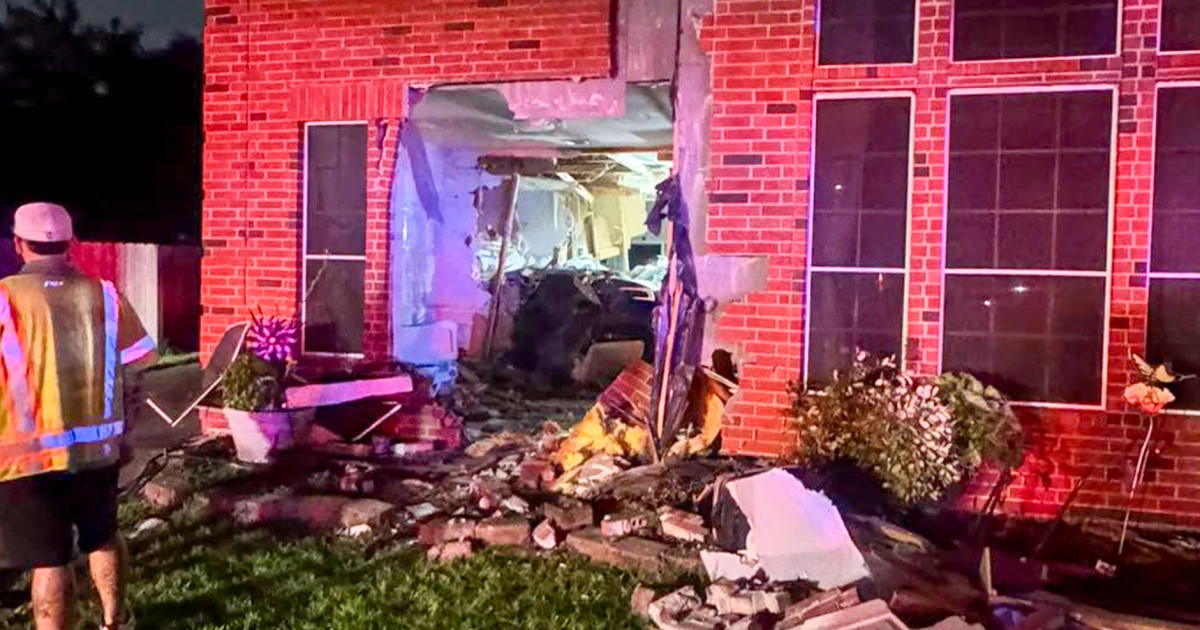 1 person killed after Tesla on autopilot crashes through Texas home