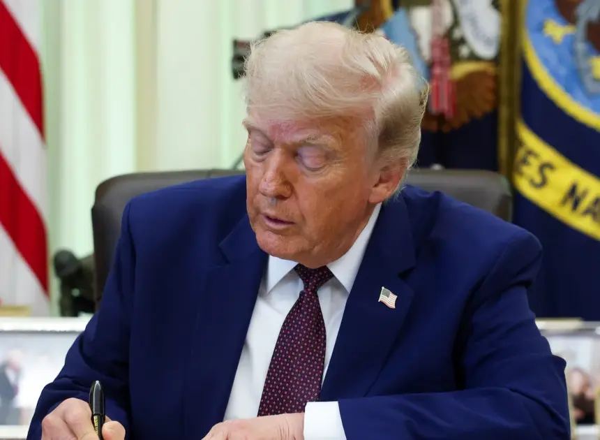 Trump signs orders calling for powerful quantum computer