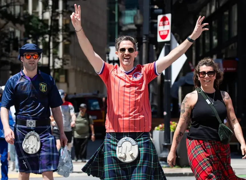 The Viking Row, a human statue and a Tartan takeover: World Cup trends capture U.S. hearts