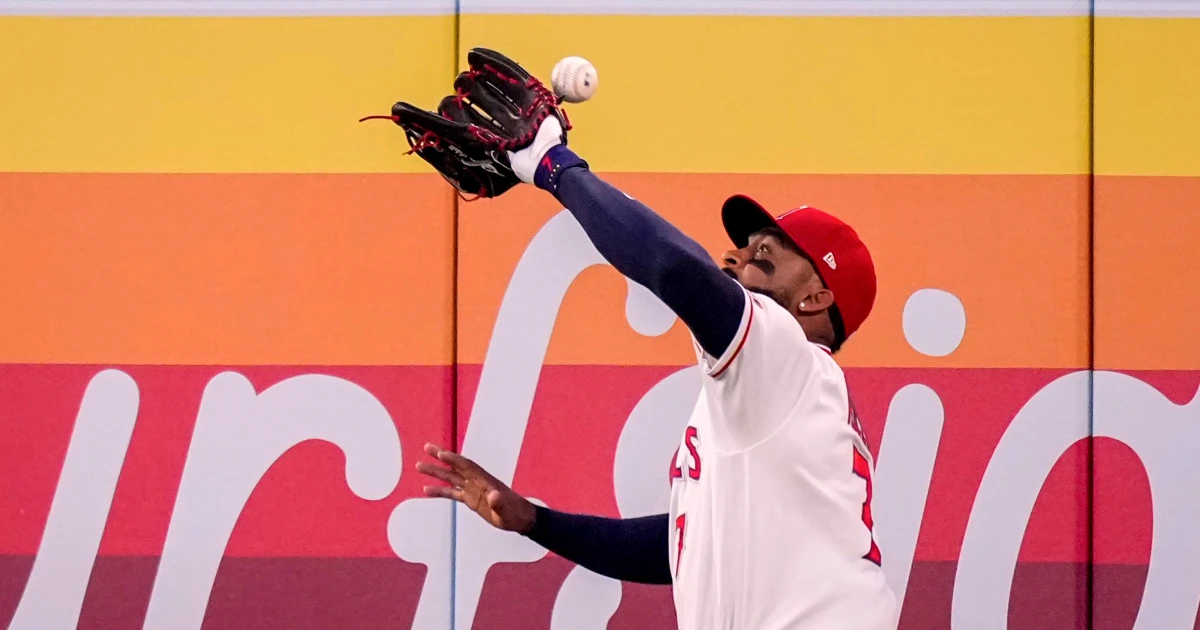 Ball bounces off Angels outfielder Jo Adell’s head for a home run