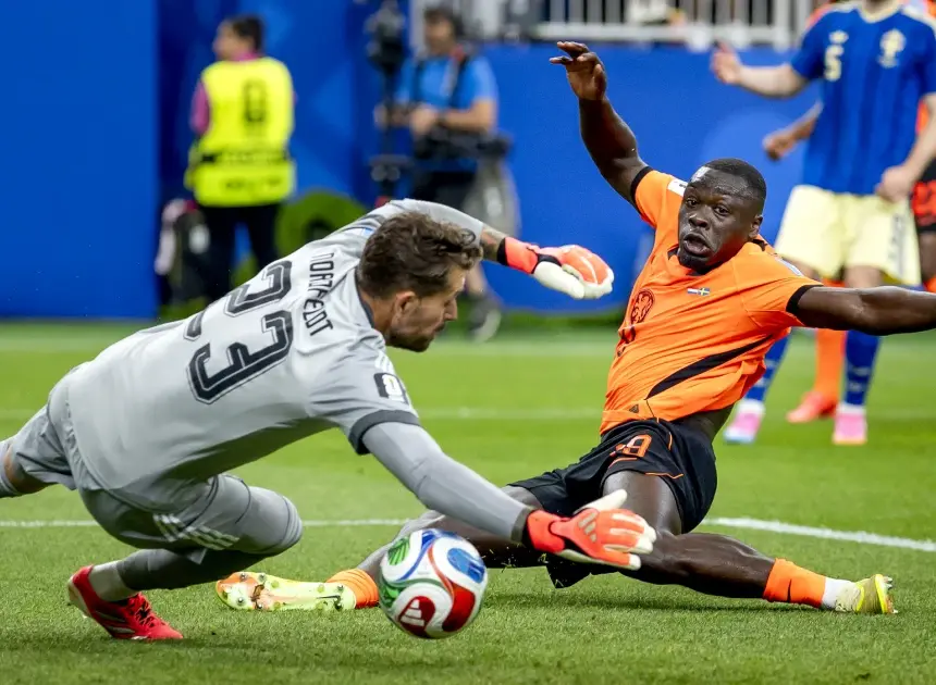 Brobbey and Gakpo strike twice each as Netherlands routs Sweden 5-1 to lead Group F