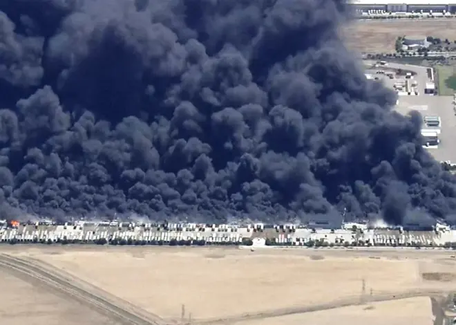 Fire destroys medical supply warehouse in Tracy, California