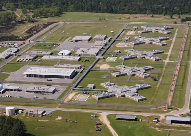 DHS watchdog finds use-of-force issues and safety and sanitation concerns at Louisiana ICE center