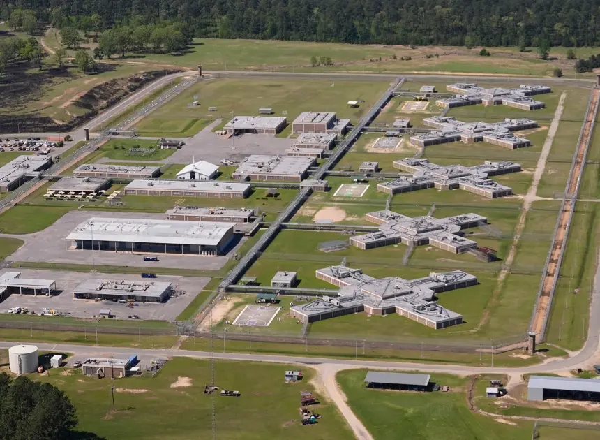DHS watchdog finds use-of-force issues and safety and sanitation concerns at Louisiana ICE center
