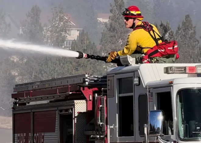 Wildfire in eastern Washington prompts evacuations and destroys home