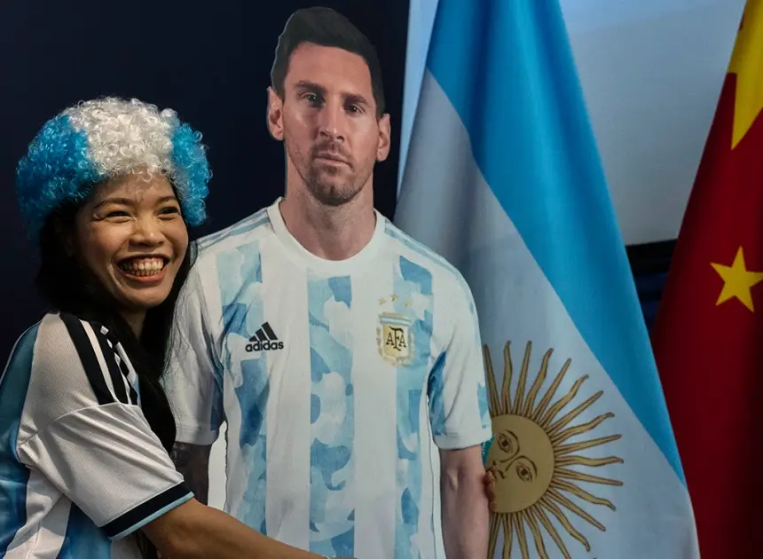 China failed to qualify for the World Cup, so soccer-loving fans are cheering for a referee instead