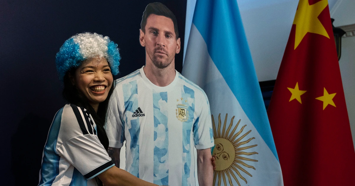 China failed to qualify for the World Cup, so soccer-loving fans are cheering for a referee instead