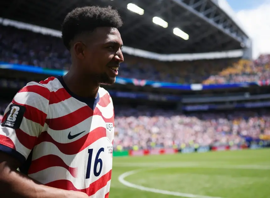 Football vs. fútbol: Who is the best Freeman? Dad Antonio salutes son Alex