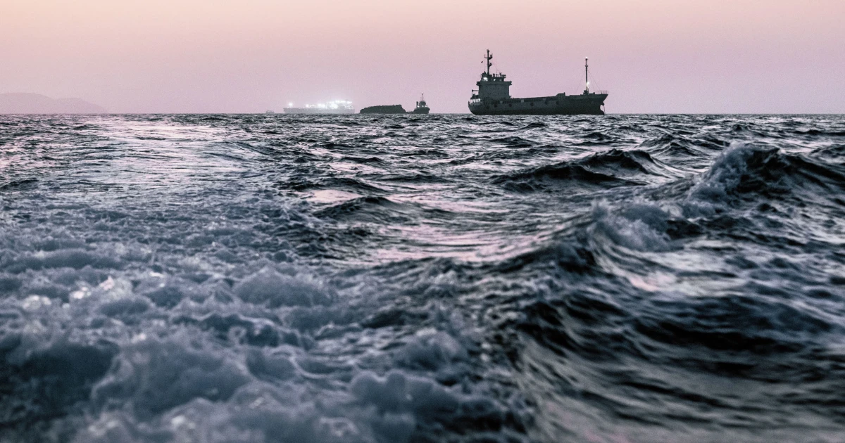Oil tanker passes the Strait of Hormuz despite Iran threats, as traffic flows begin to recover