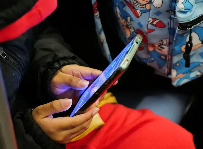 Kids online safety package clears House, drawing warnings from digital rights and tech groups