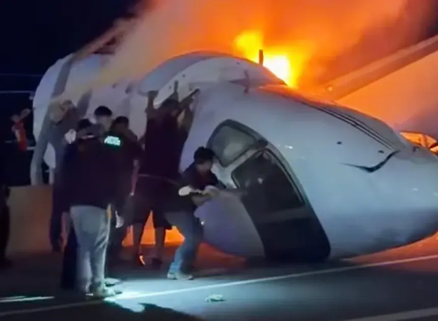 Fiery private jet crash on Texas highway sees bystanders rush to free passengers; 1 killed