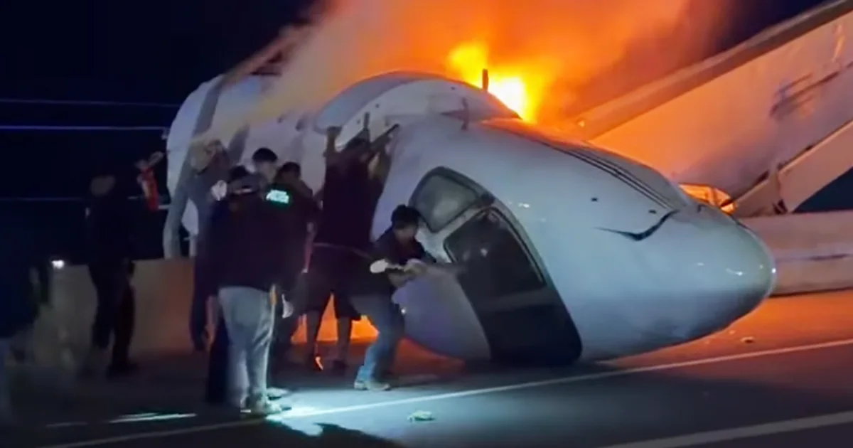Fiery private jet crash on Texas highway sees bystanders rush to free passengers; 1 killed