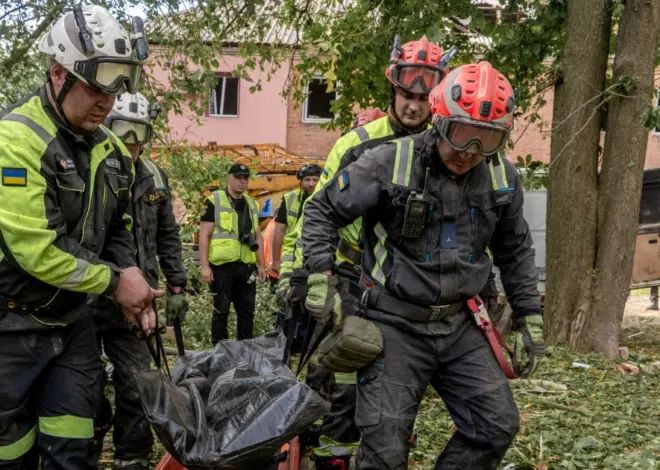 Russia strikes an apartment building in the Ukrainian city of Kharkiv and 1 person is killed