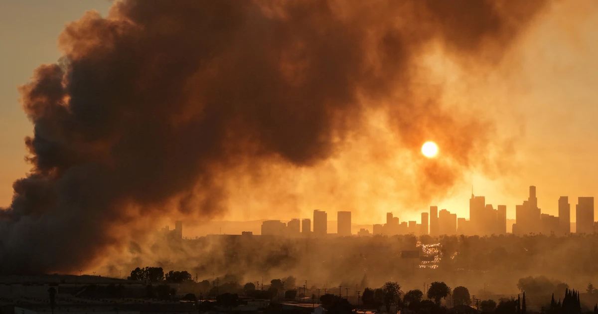 Smoke blankets parts of L.A. after Boyle Heights warehouse fire