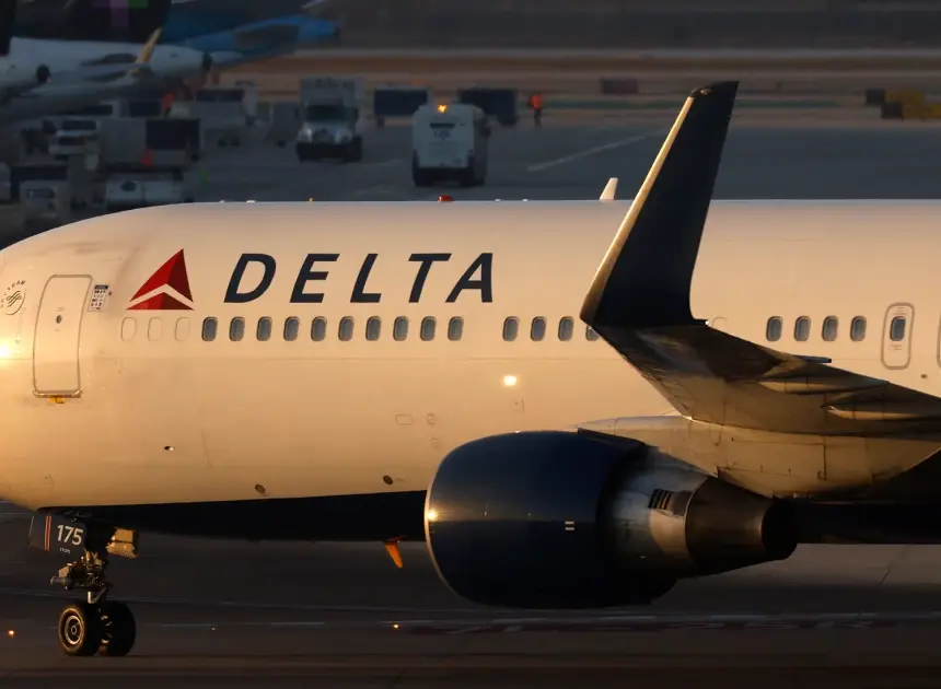 Felt a ‘big bang’: Firework strikes Delta flight landing in Chicago