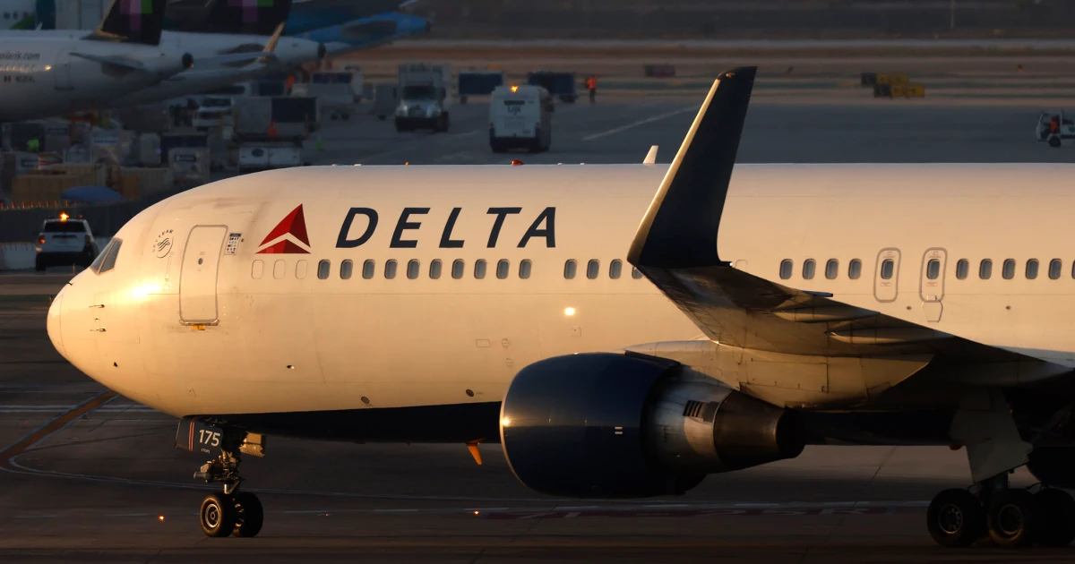Felt a ‘big bang’: Firework strikes Delta flight landing in Chicago
