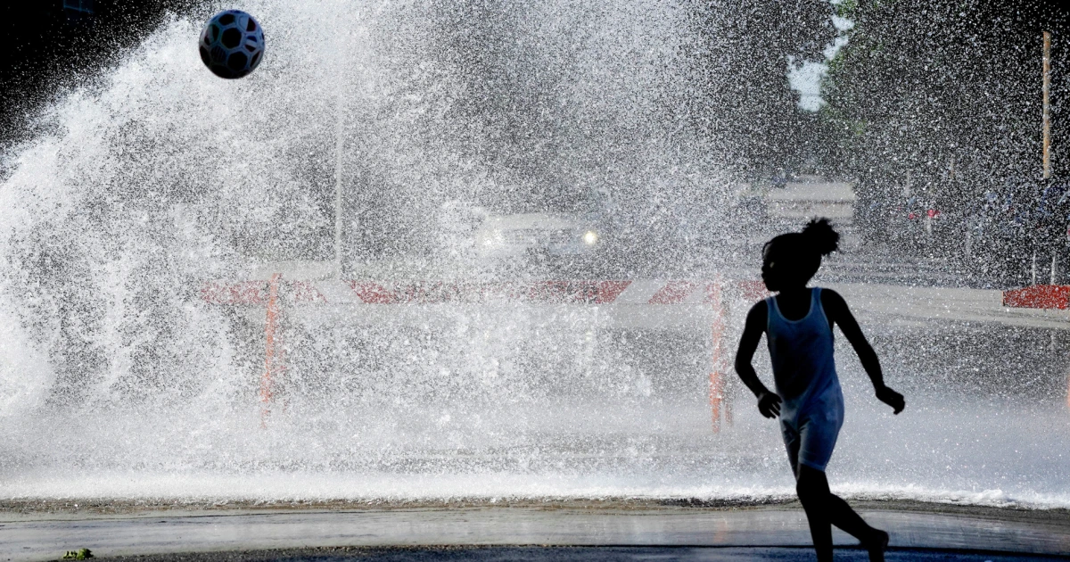 Heat dome dangers: How to stay safe in extreme heat, according to an ER doctor