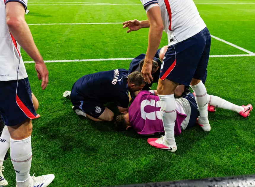 England’s Jordan Henderson suffers injury during ‘Wonderwall’ celebration after World Cup win