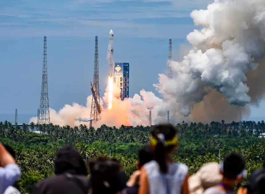 China takes a page from SpaceX and recaptures the first stage of a rocket