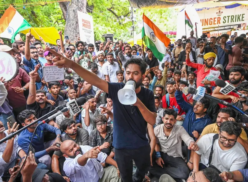 Police cane supporters of India’s cockroach movement as thousands gather for march