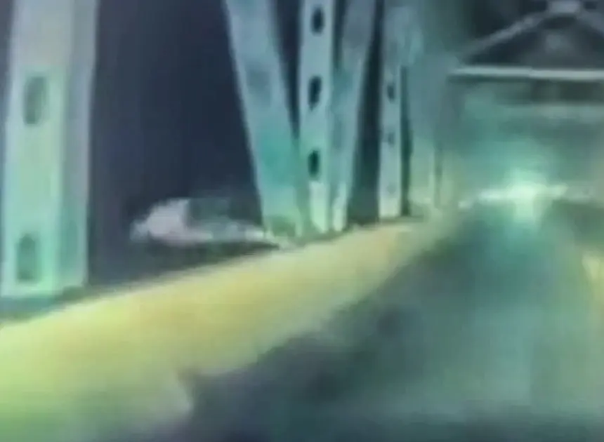 Driver fleeing police dives headfirst off Missouri bridge in getaway attempt