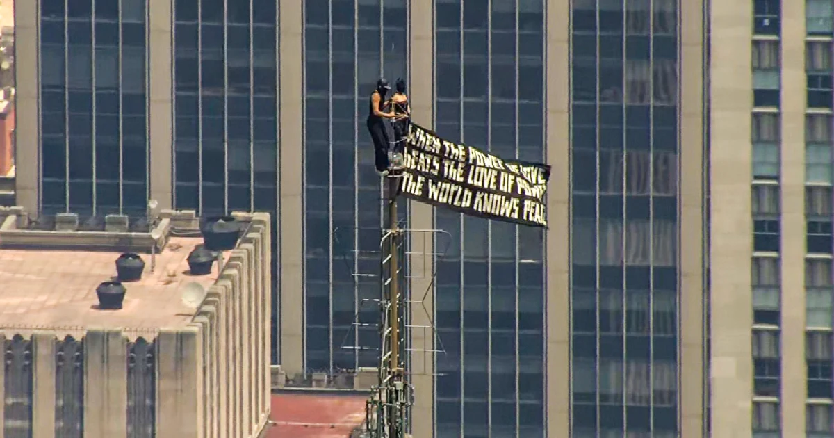 Two trespassers climb to top of Empire State Building