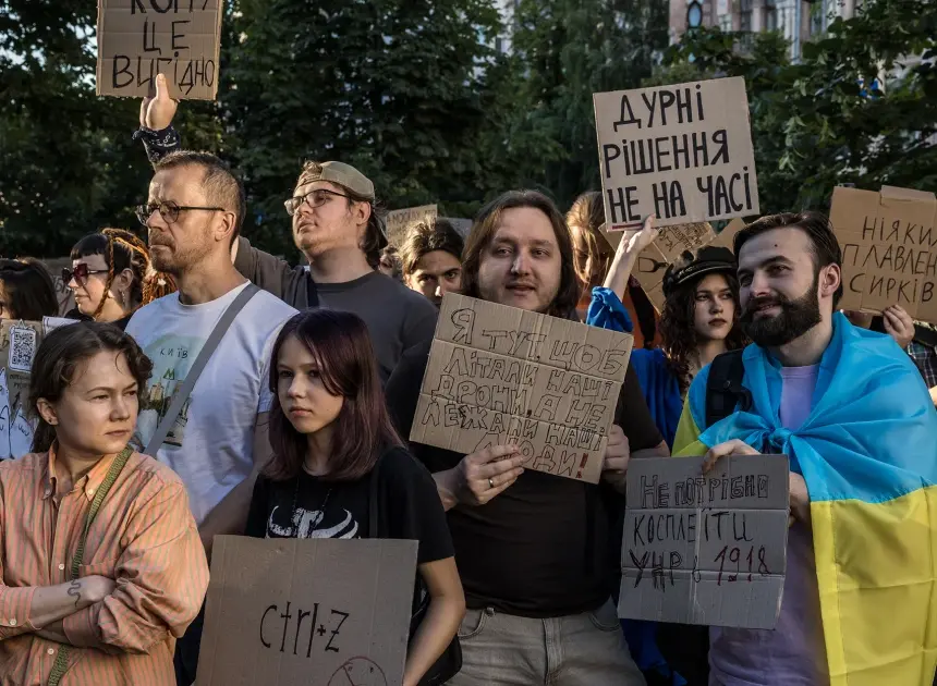 From military success to political strife: Ukraine consumed by clash between wartime leaders