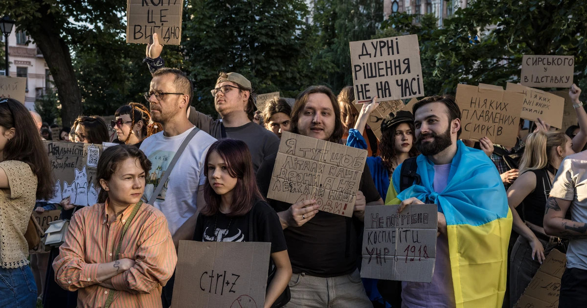 From military success to political strife: Ukraine consumed by clash between wartime leaders