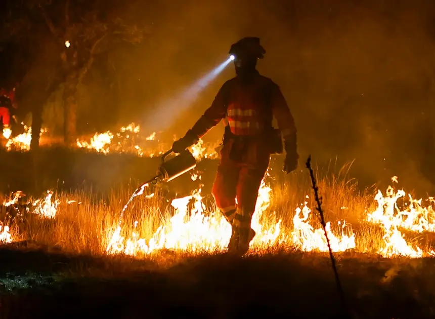 France evacuates 4,000 people as heat threatens wildfire fight across southwestern Europe