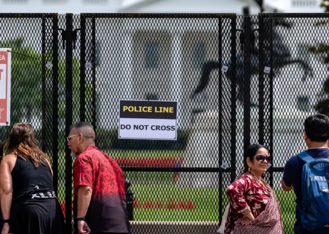 Federal panel signals it could support permanent fencing around White House park known for protests