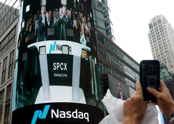 Why Wall Street is betting billions that shares of Elon Musk’s SpaceX will keep tumbling