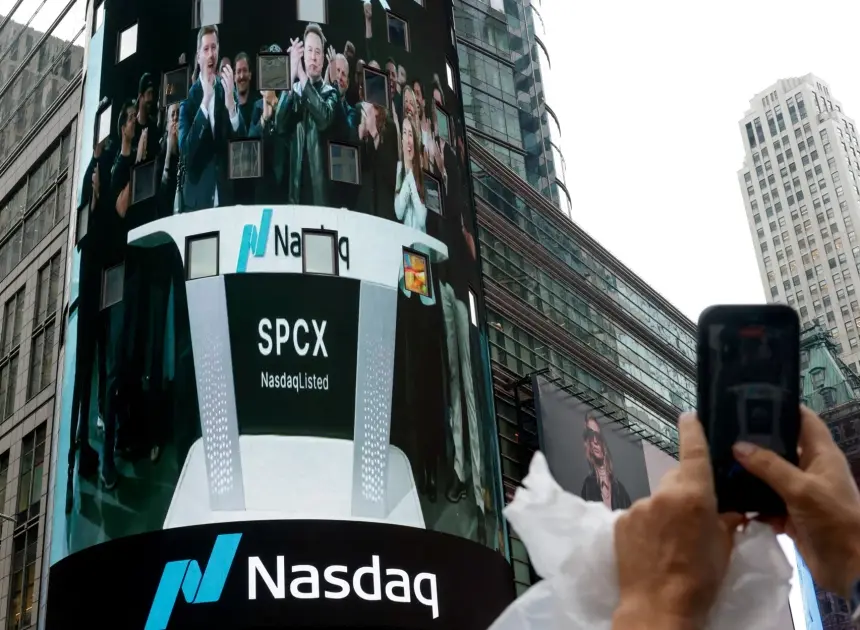Why Wall Street is betting billions that shares of Elon Musk’s SpaceX will keep tumbling