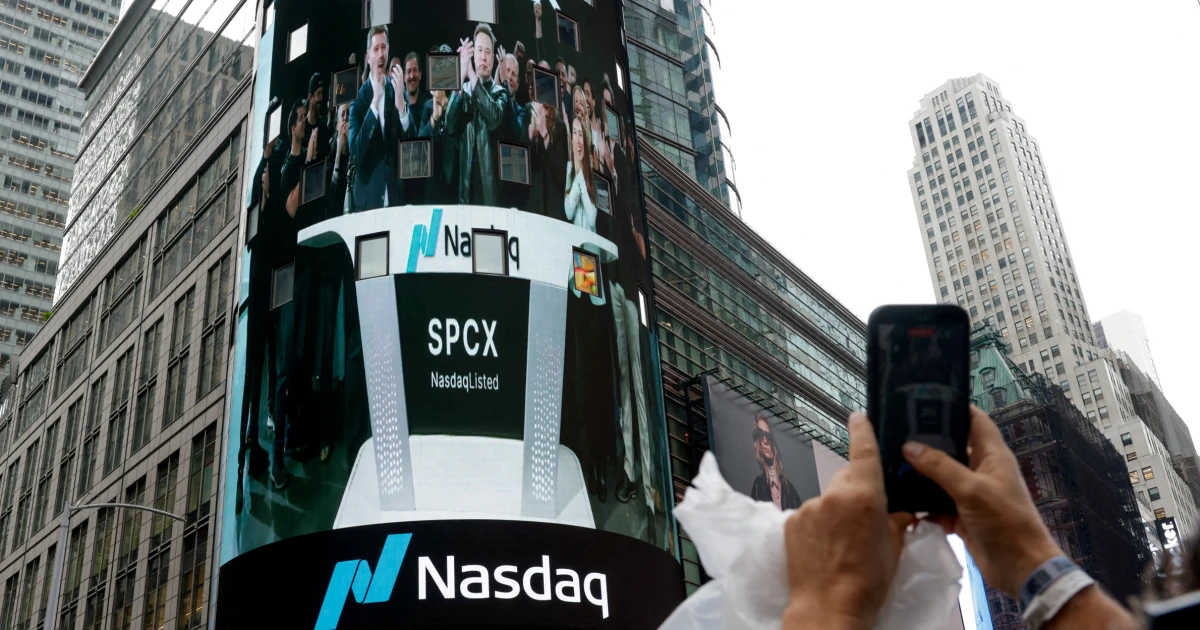 Why Wall Street is betting billions that shares of Elon Musk’s SpaceX will keep tumbling