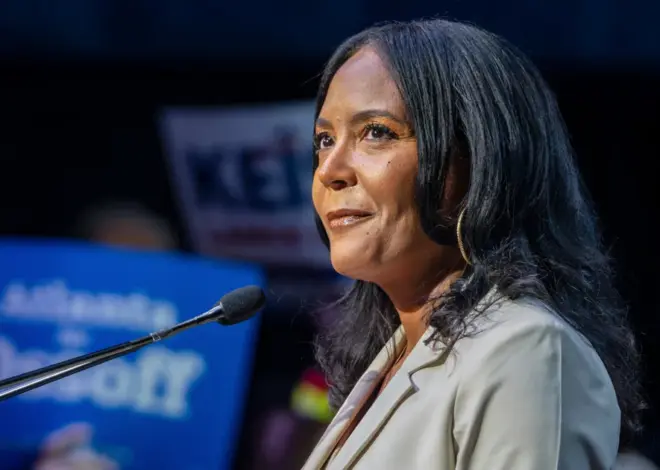 As Jon Ossoff builds an early edge, Georgia Republicans zero in on Keisha Lance Bottoms