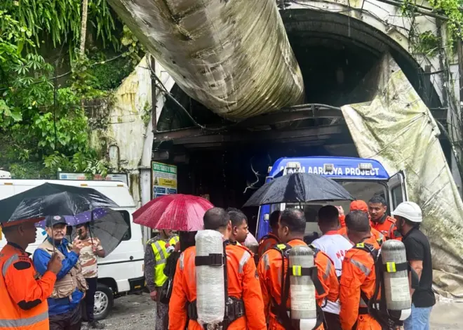 India tunnel collapse kills 22, with others trapped as toxic gases hamper rescue