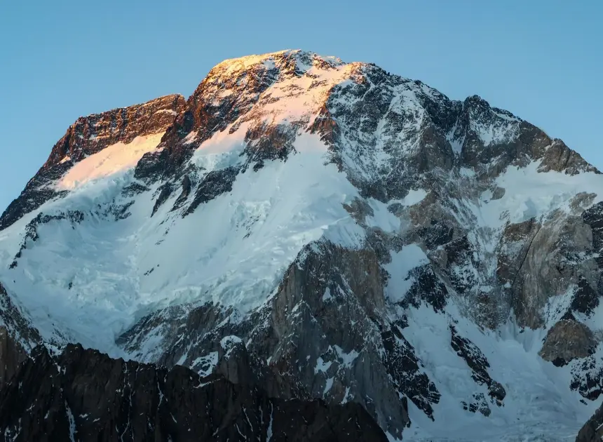 American Mallory Geis is among 10 climbers missing on a Pakistan peak