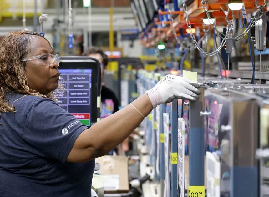 U.S. economic growth slowed unexpectedly in the second quarter, as tariffs and Iran war cut into gains
