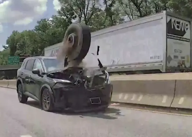 Wild video captures tire flying across Philadelphia highway, smashing into vehicle