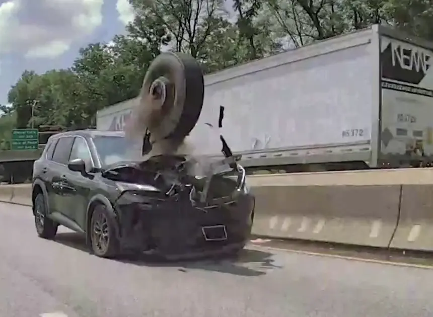 Wild video captures tire flying across Philadelphia highway, smashing into vehicle