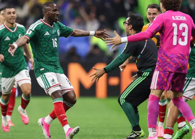 Mexico ends a 40-year knockout drought in 2-0 win over Ecuador to reach the round of 16