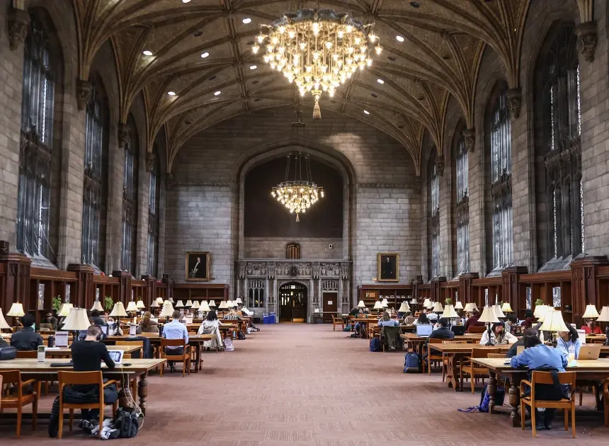 University of Chicago Law bans electronics in first-year law classes to combat AI