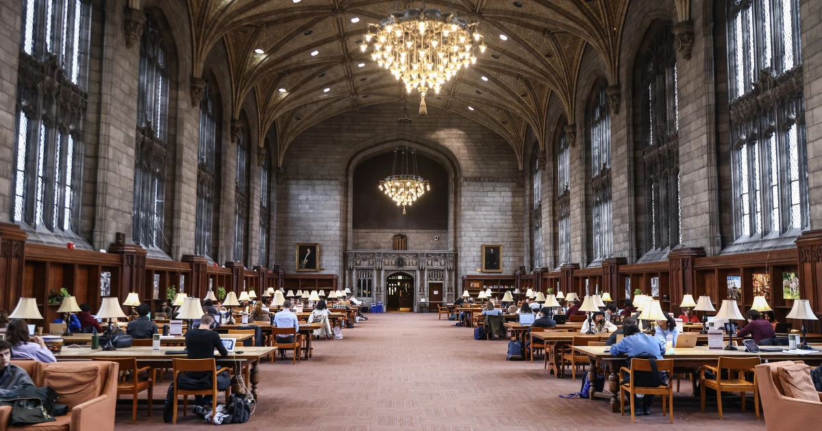 University of Chicago Law bans electronics in first-year law classes to combat AI