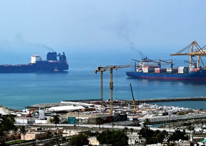 Tehran threatens to halt all Mideast energy exports after U.S. reimposes its blockade on Iran