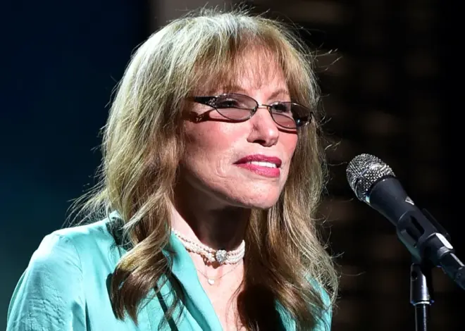 Carly Simon reveals she’s been diagnosed with Parkinson’s disease