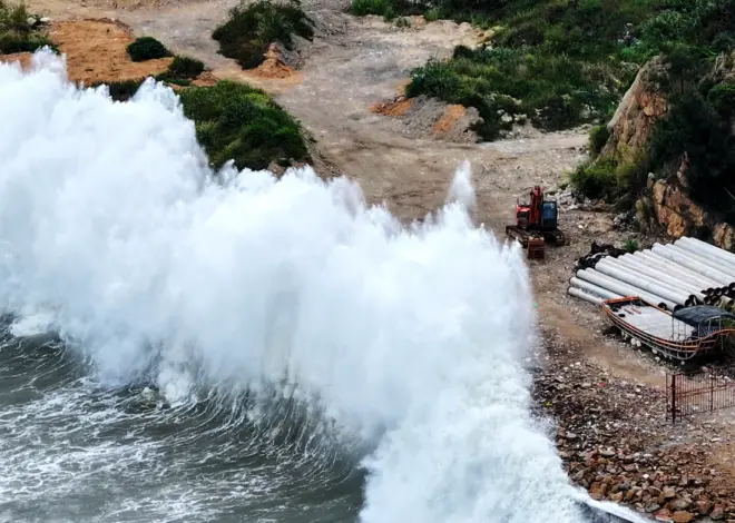 High seas, heat, heavy rain: El Niño is on track to be the strongest on record
