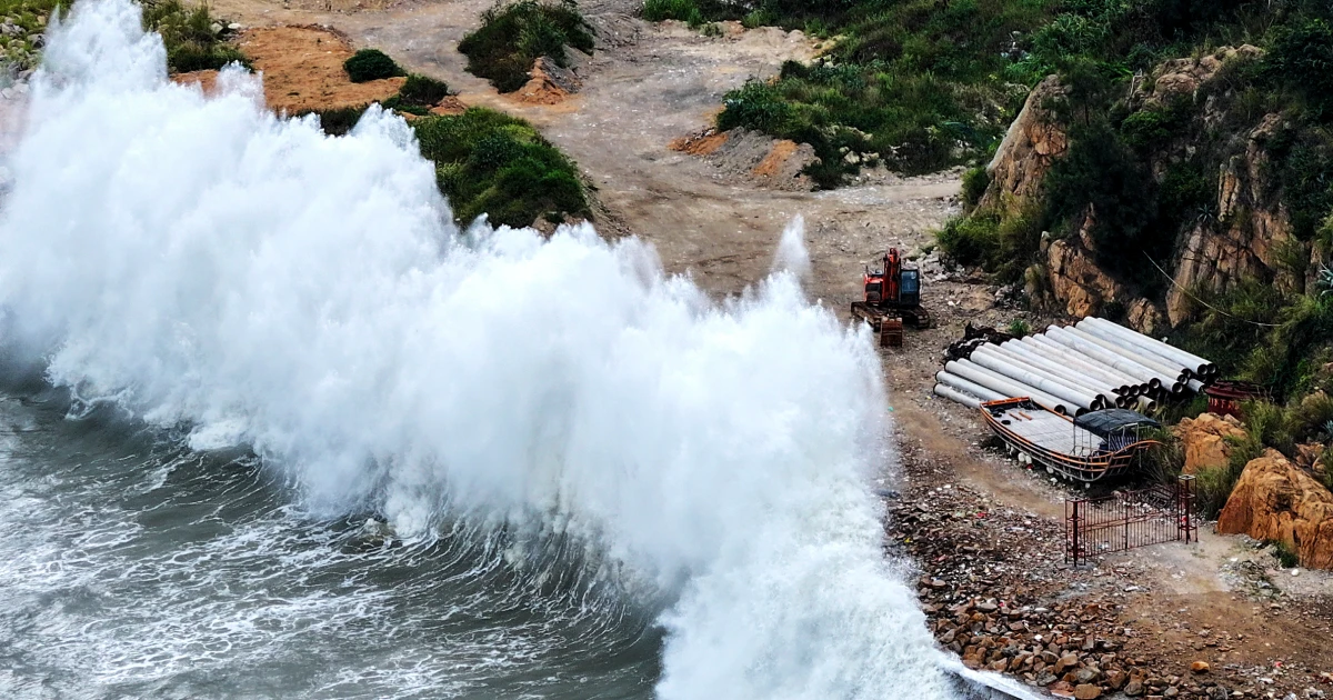 High seas, heat, heavy rain: El Niño is on track to be the strongest on record