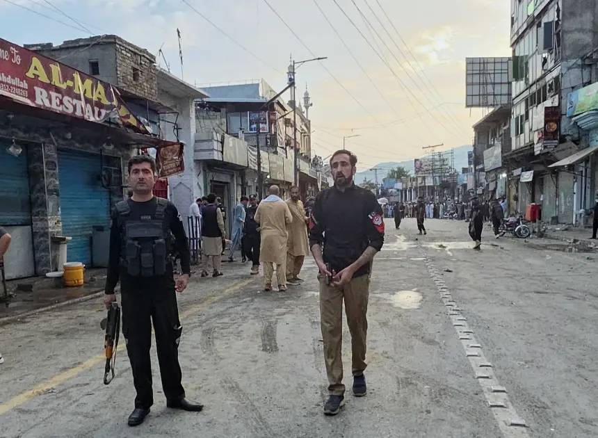Suicide bomber kills at least 14 at Pakistan rally against militant violence